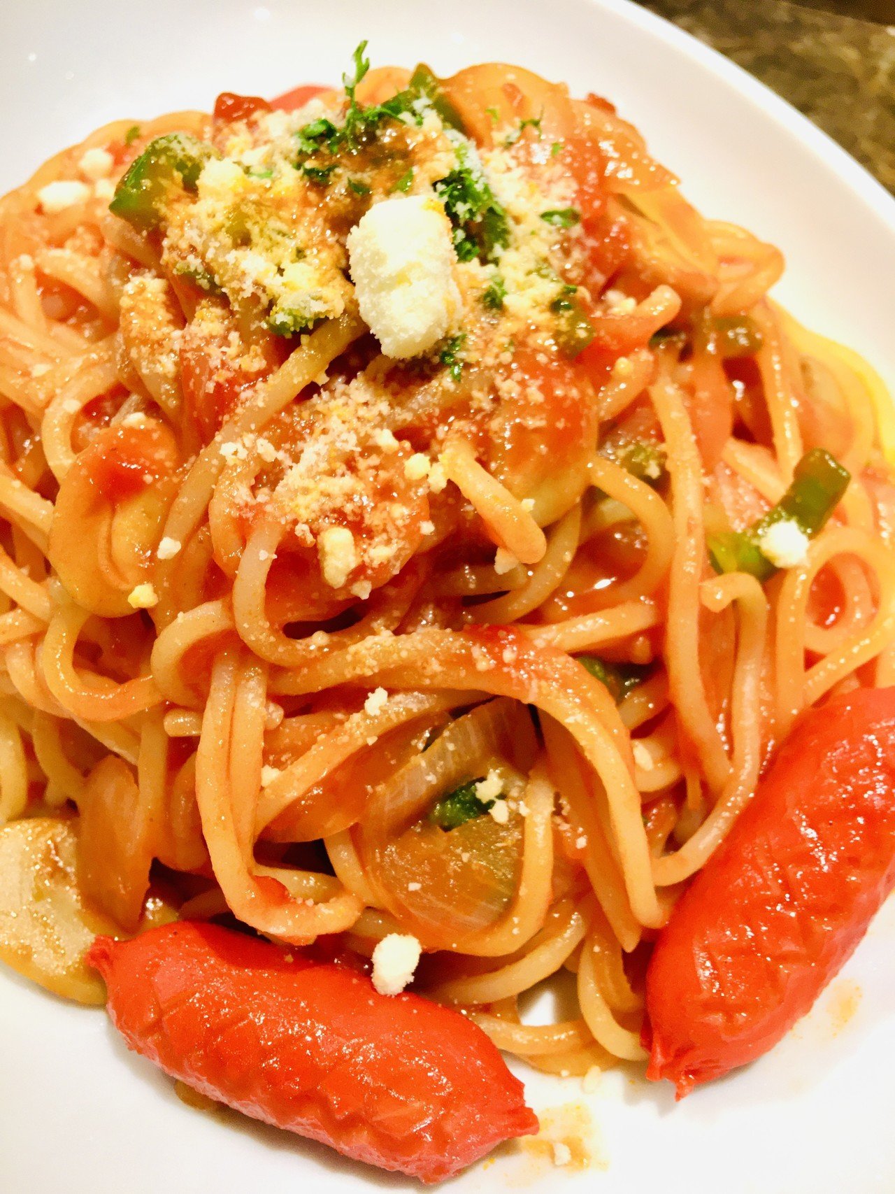 懐かしのナポリタン もちもち感のパスタ 塩気が抑え目な赤ウィンナーと甘く炒めた玉ねぎ 粉チーズ をいっぱいかけて 月1回のたのしみ 毎日 自宅で何を食べているかというと 似たようなメニューばかりだ いつも 上田浩平 コンテンツ編集者 Note 懐かしのナポリタン もちもち感のパスタ 塩気が抑え目な赤ウィンナーと甘く炒めた玉ねぎ 粉チーズ をいっぱいかけて 月1回のたのしみ 毎日 自宅で何を食べているかというと 似たようなメニューばかりだ いつも 上田浩平 コンテンツ編集者 Note