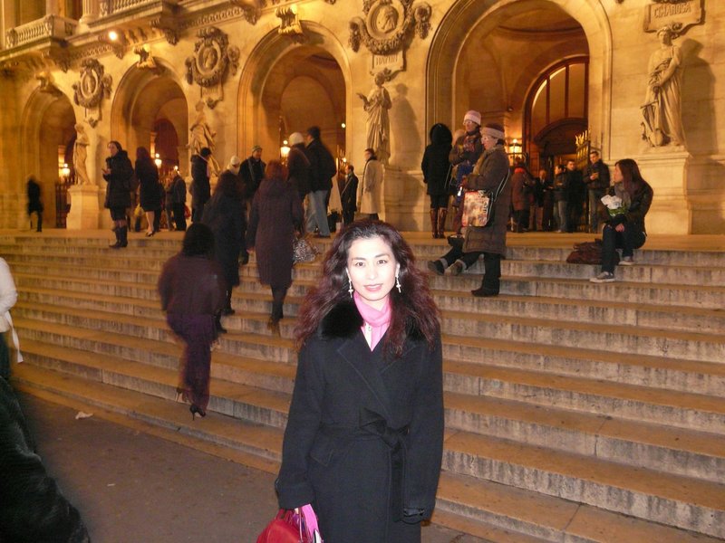 写真2-２　パリ・オペラ座ガルニエの大晦日公演で（筆者提供）