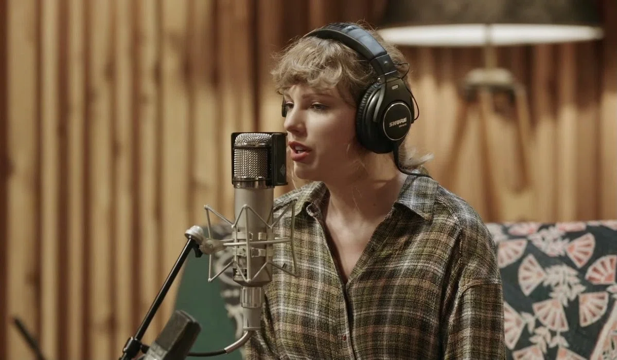 TAYLOR SWIFT FOLKLORE THE LONGPOND STUDIO SESSIONS / ロングポンド 