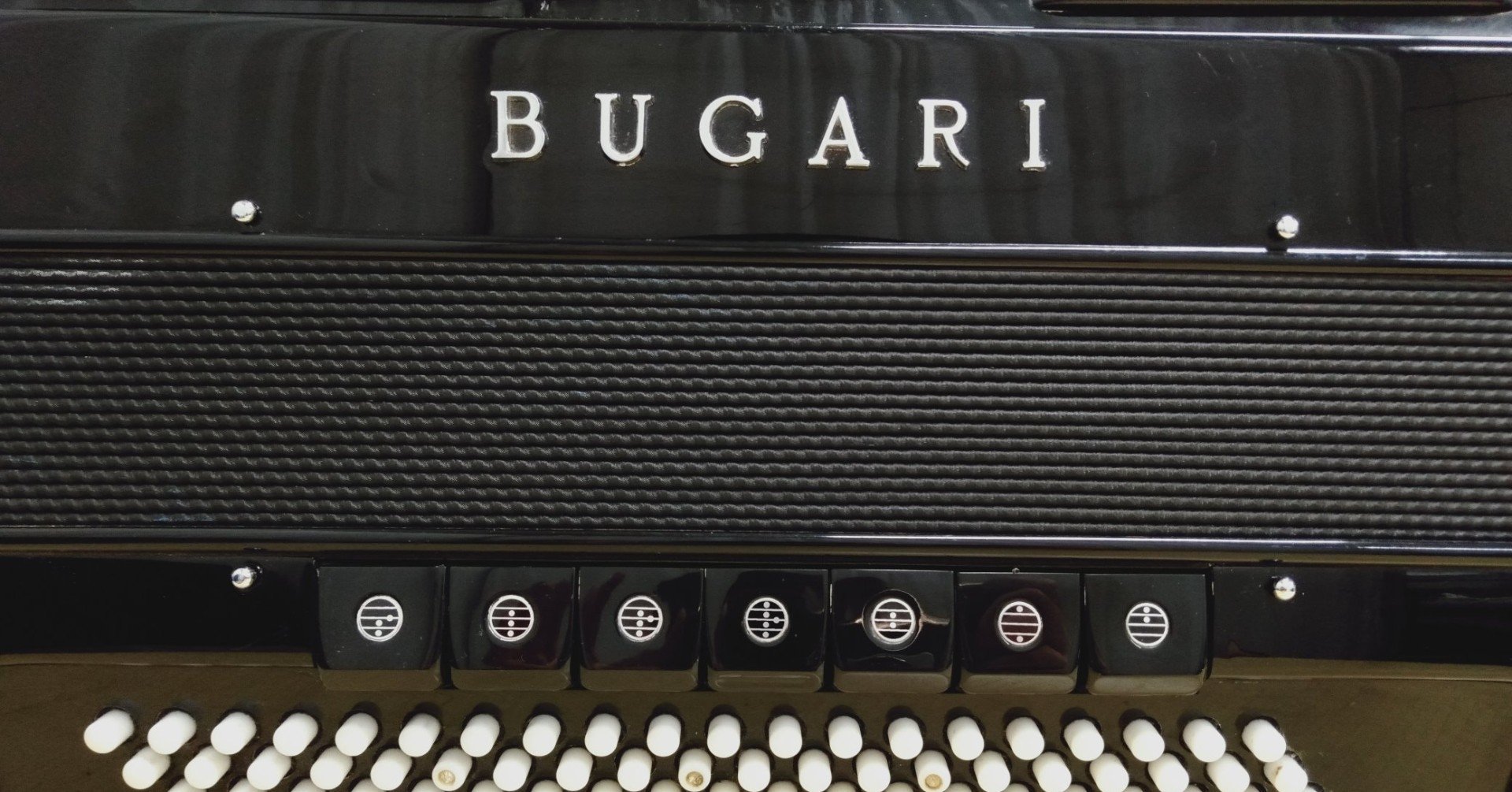 CHANSON アコーディオンMMMミユウゼット.同タイプBUGARIの原型 中古】BUGARI 240CH デコレーション｜アコーディオン横丁