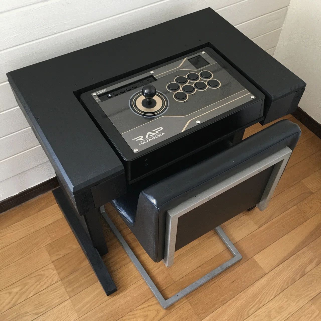 IKD Factoryのゲーミングデスク miniにモニタを備え付ける その1 IKD Factoryのゲーミングデスク miniにモニタを備え付ける その1