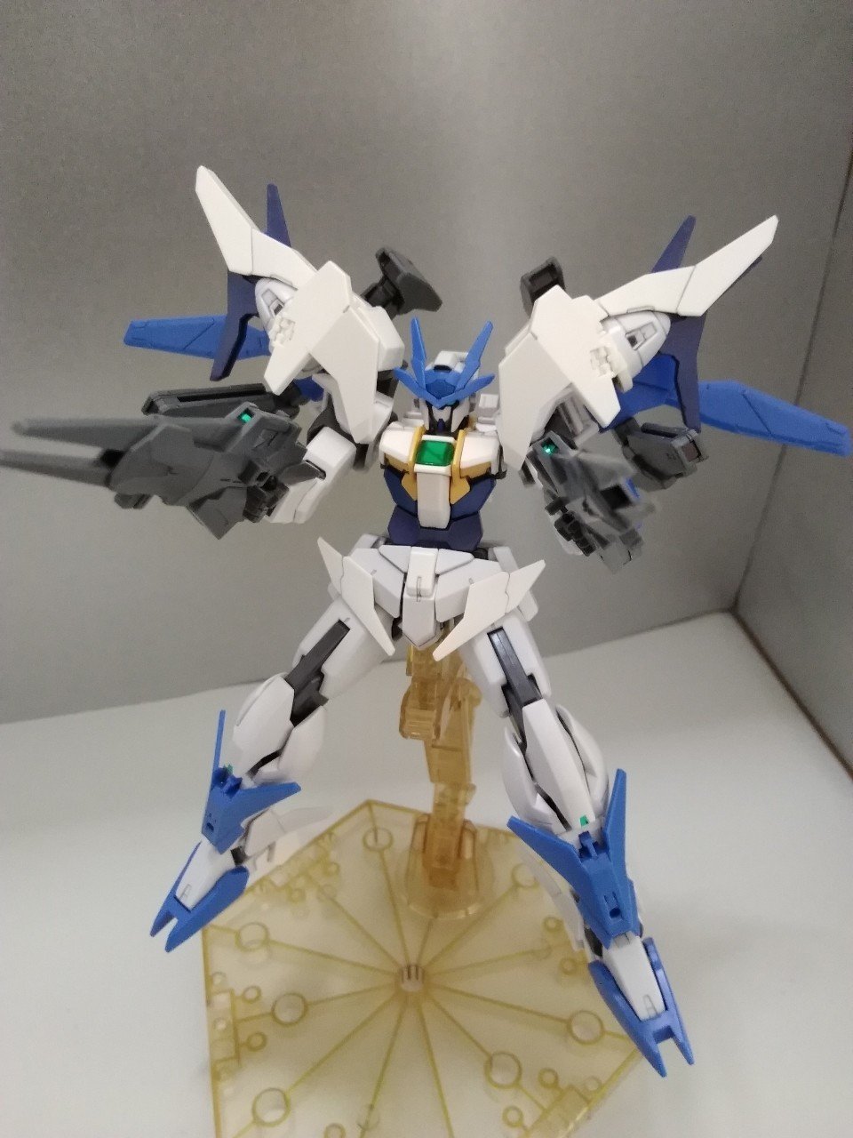HGBDダブルオースカイメビウス+ダブルオースカイ(hws装備) ガンダム
