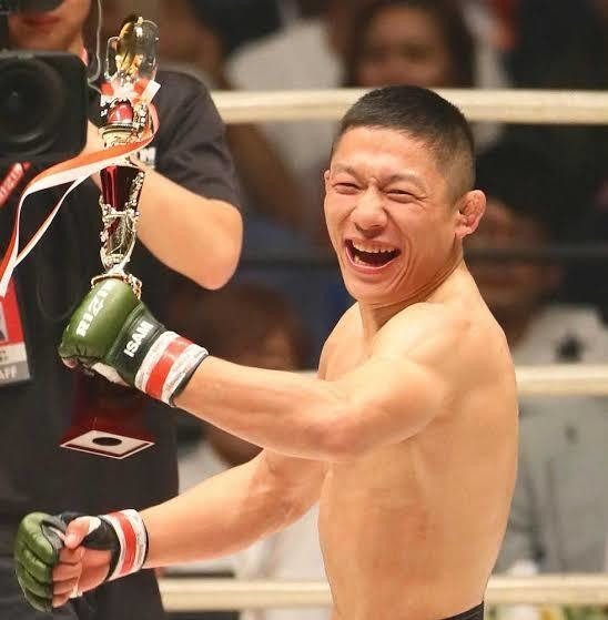 RIZIN UFC ハビブ・ヌルマゴメドフ 直筆サイン色紙 ヌルマゴ 堀口恭司 sddefault.jpg