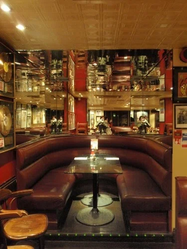 Sticky Fingers Cafe 2009 (London,UK)｜海に舞う