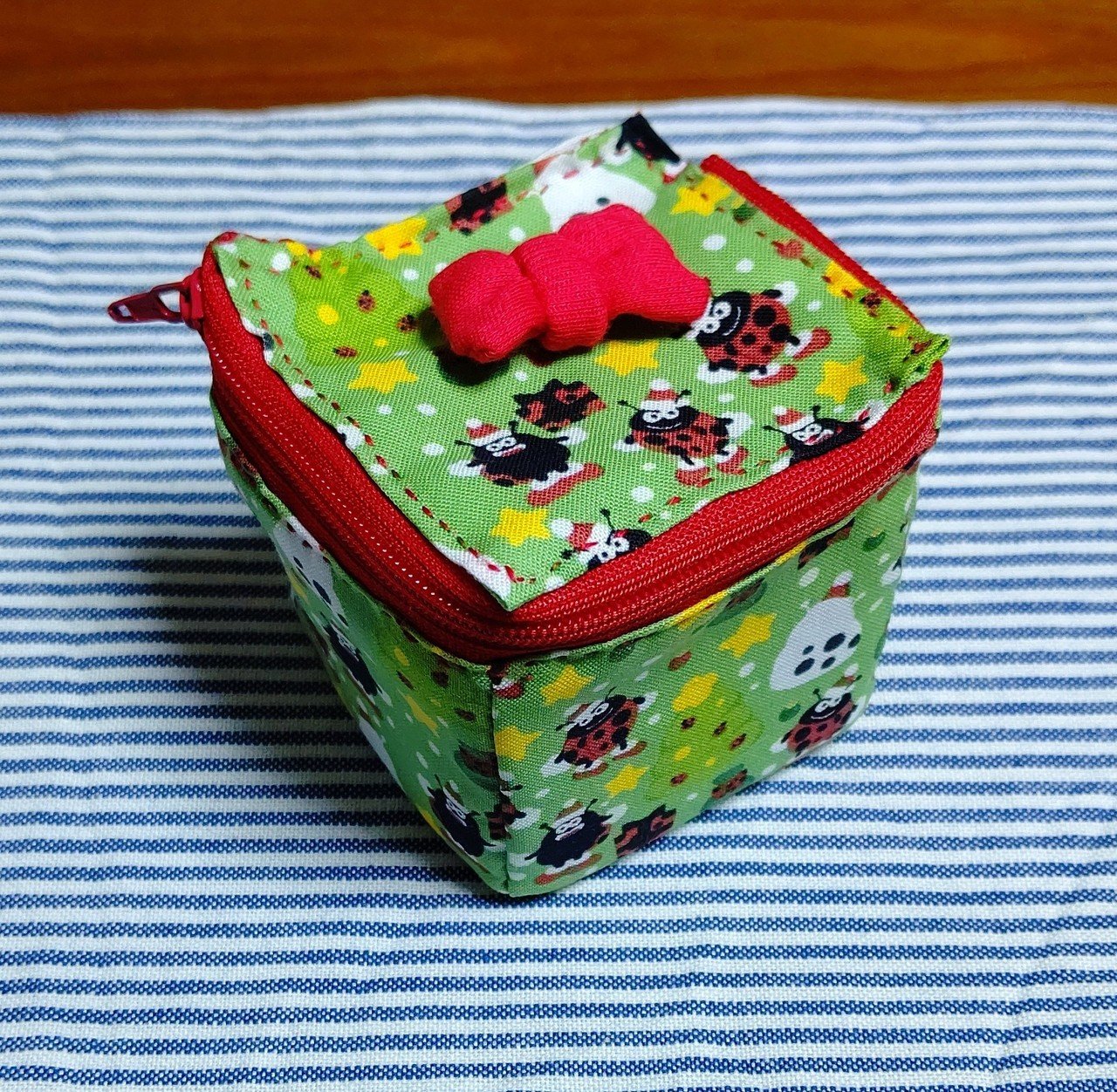 てんとう虫のクリスマスプレゼント箱ポーチ作りました 備忘録 ぴょろりんちょ Note てんとう虫のクリスマスプレゼント箱ポーチ作りました 備忘録 ぴょろりんちょ Note