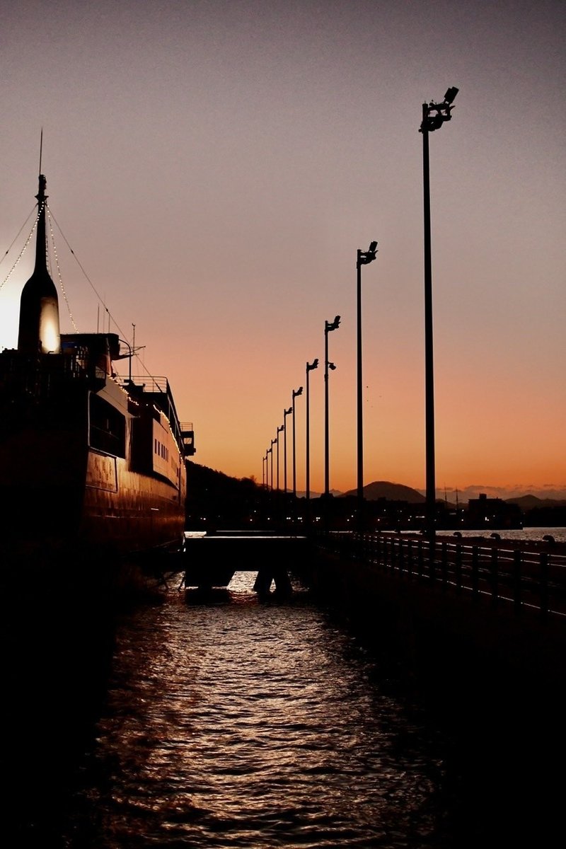 夕暮れ時の街 空の色が変わる一瞬と街の様子 Tolutoru Note
