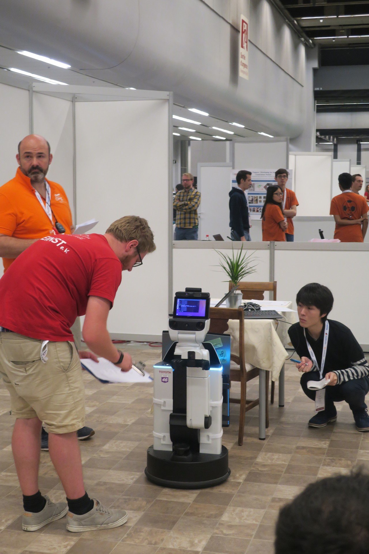 日本のROSコミュニティの第一人者・岡田浩之先生にロボット