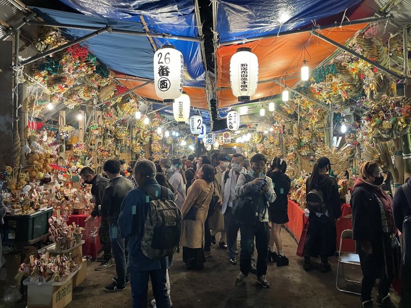 武士から商人へ継がれる信仰 新宿花園神社 酉の市 Shuzo Kumagai Note 武士から商人へ継がれる信仰 新宿花園神社 酉の市 Shuzo Kumagai Note
