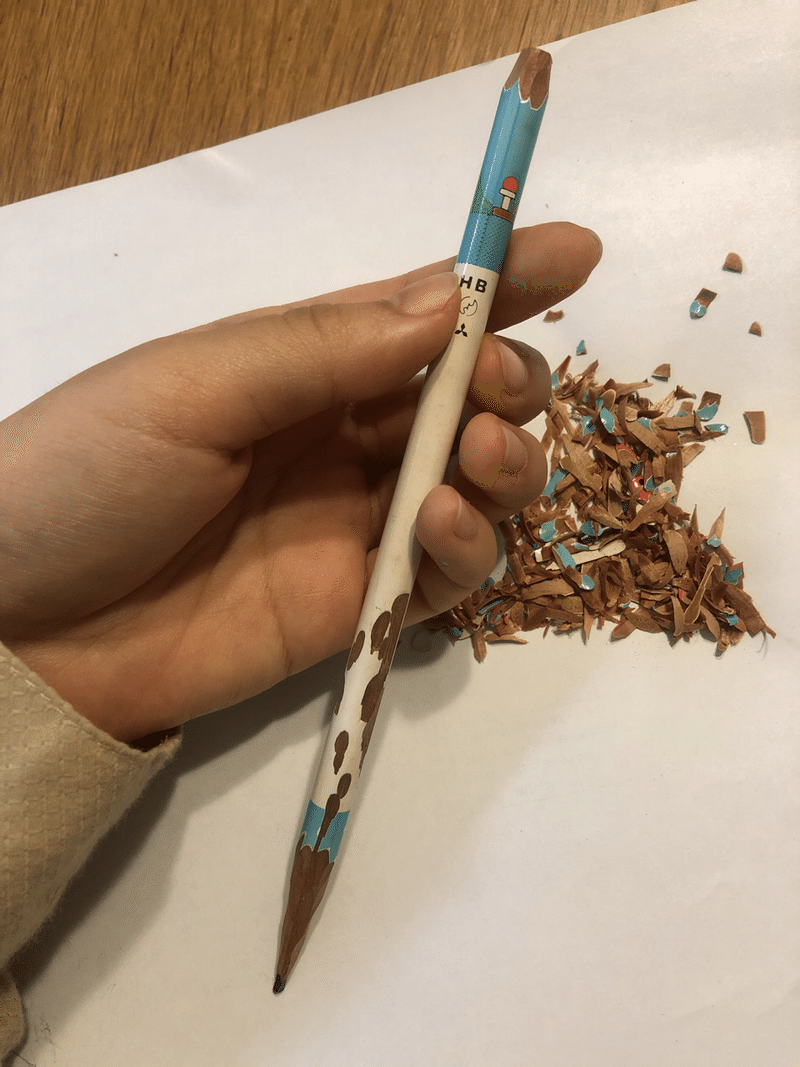鉛筆を丸々一本削る にら Note 鉛筆を丸々一本削る にら Note