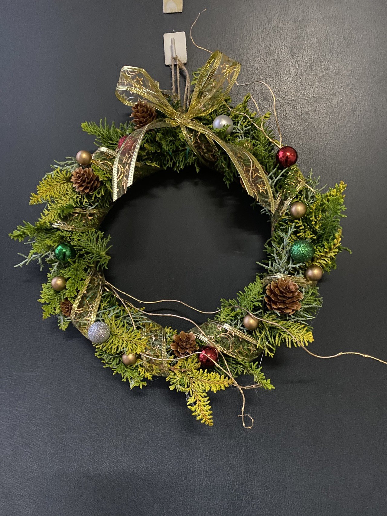 今朝は生の枝で手作りしたクリスマスリースを飾りました 水木えりこ Note 今朝は生の枝で手作りしたクリスマスリースを飾りました 水木えりこ Note