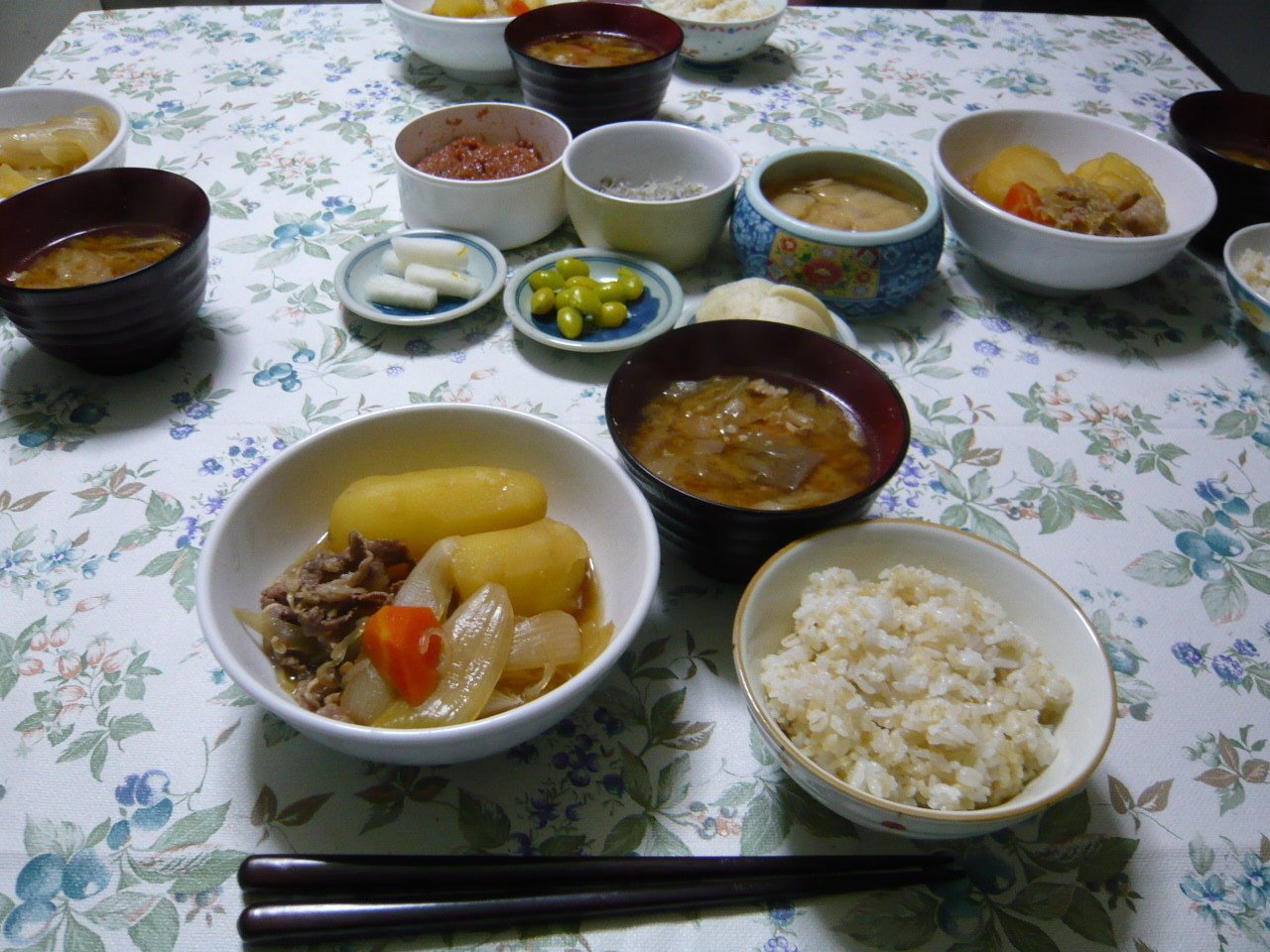 今日の晩御飯 ご飯 豚汁 肉じゃが ギンナン 常備菜 豚汁と肉じゃが 献立 としては少しおかしい気がしますが 気にしない V 水野かつひこ Note 今日の晩御飯 ご飯 豚汁 肉じゃが ギンナン 常備菜 豚汁と肉じゃが 献立 としては少しおかしい気がしますが 気にしない V 水野かつひこ Note