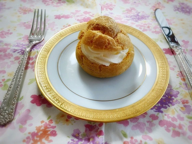 ドキドキする席で困らない シュークリームのキレイな食べ方 ちょこっとマナー 井垣利英 人材教育家 マナー講師 株 シェリロゼ代表 Note ドキドキする席で困らない シュークリームのキレイな食べ方 ちょこっとマナー 井垣利英 人材教育家 マナー講師 株 シェリロゼ代表 Note