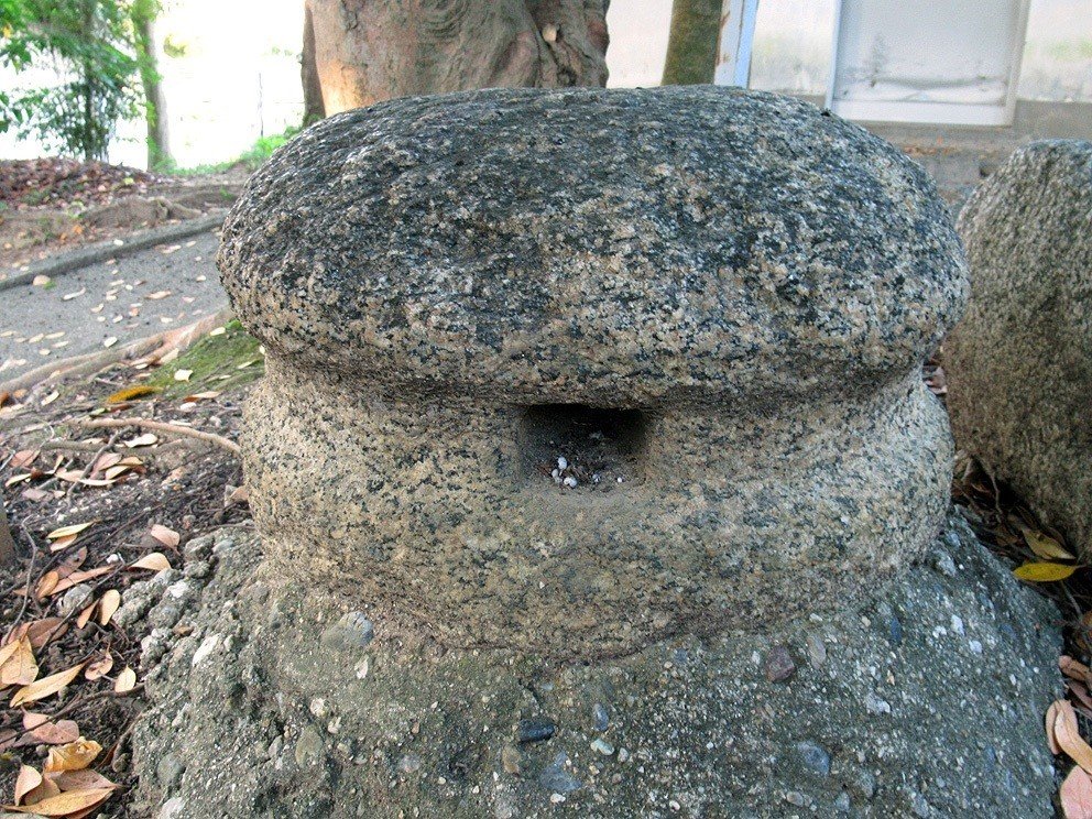 4泉田町　八王子神社地搗石