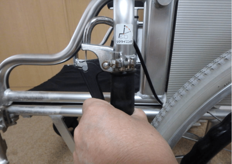 日進医療器 特別注文 乗車人が介護者に頼むことなく自身で