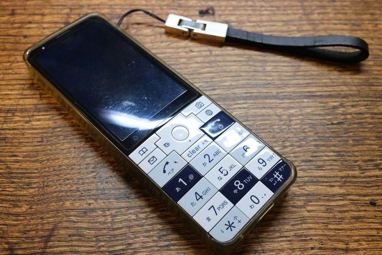 ぽ*け様 【現状品】携帯電話 iPhone スマホ ガラケーなど 21台まとめて ガラケー卒業、いよいよiPhone 親に教えたい安心乗り替え術