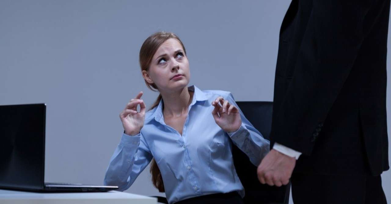 職場の同僚女性に急に避けられる 気になる女性は好き避け 脈なし 男の恋愛バイブル Hiro Note