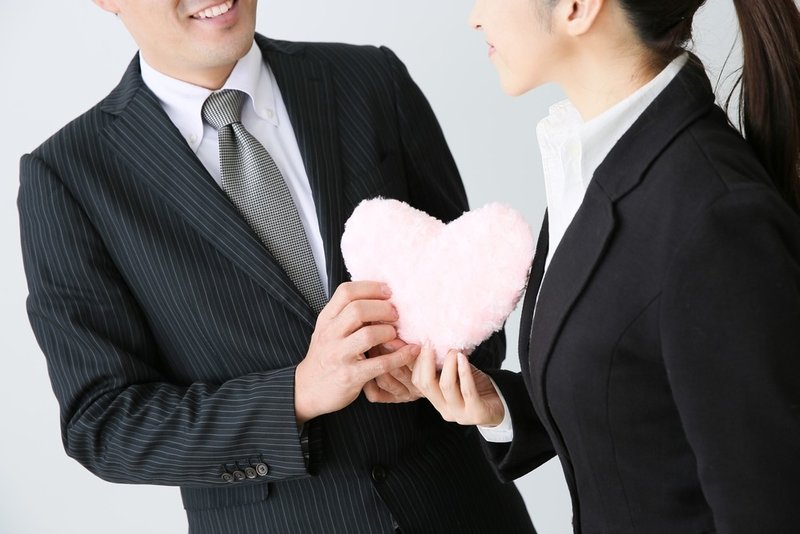 職場の同僚女性に急に避けられる 気になる女性は好き避け 脈なし 男の恋愛バイブル Hiro Note