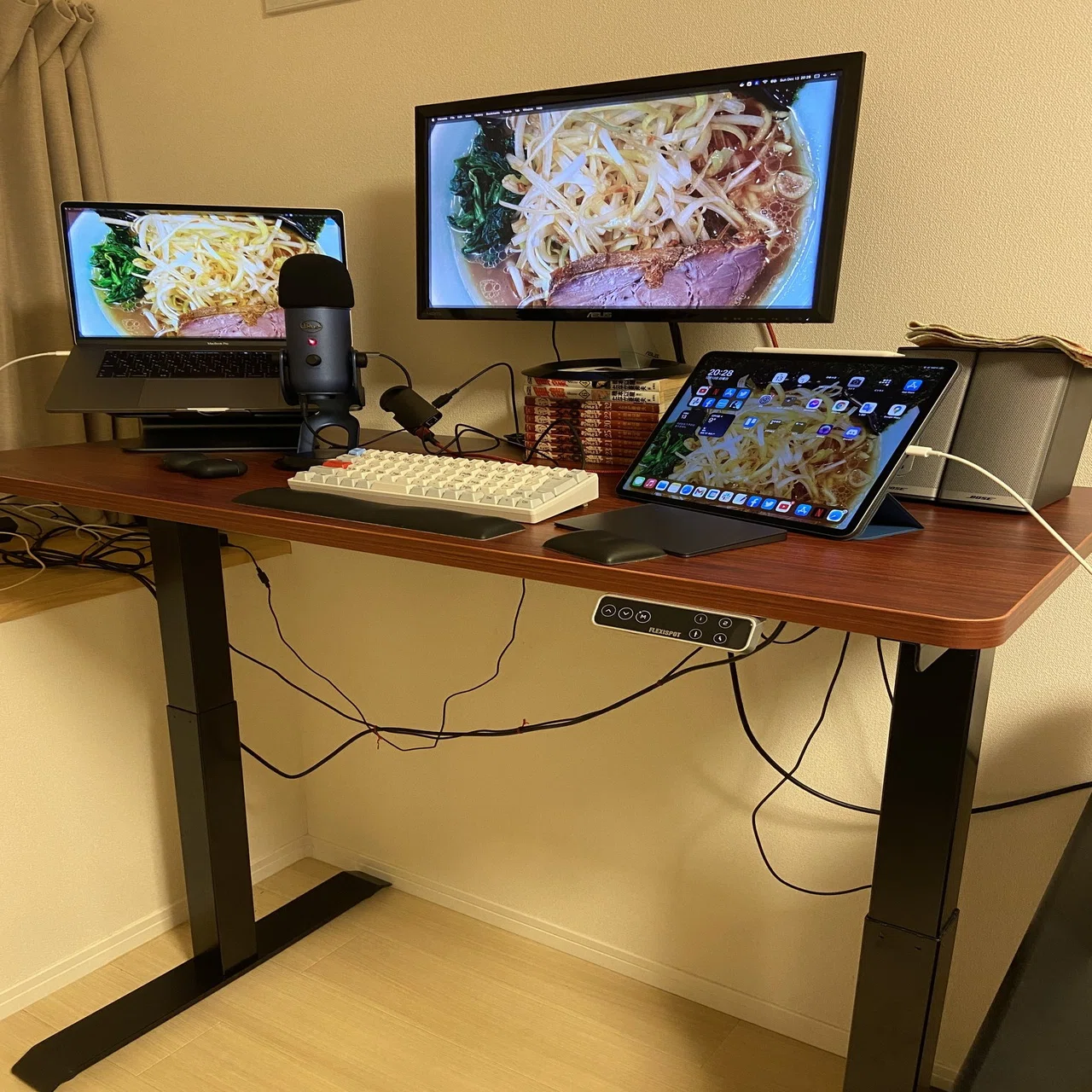スタンディングデスク「FlexiSpot - EJ2」を一ヶ月使ってみたので 