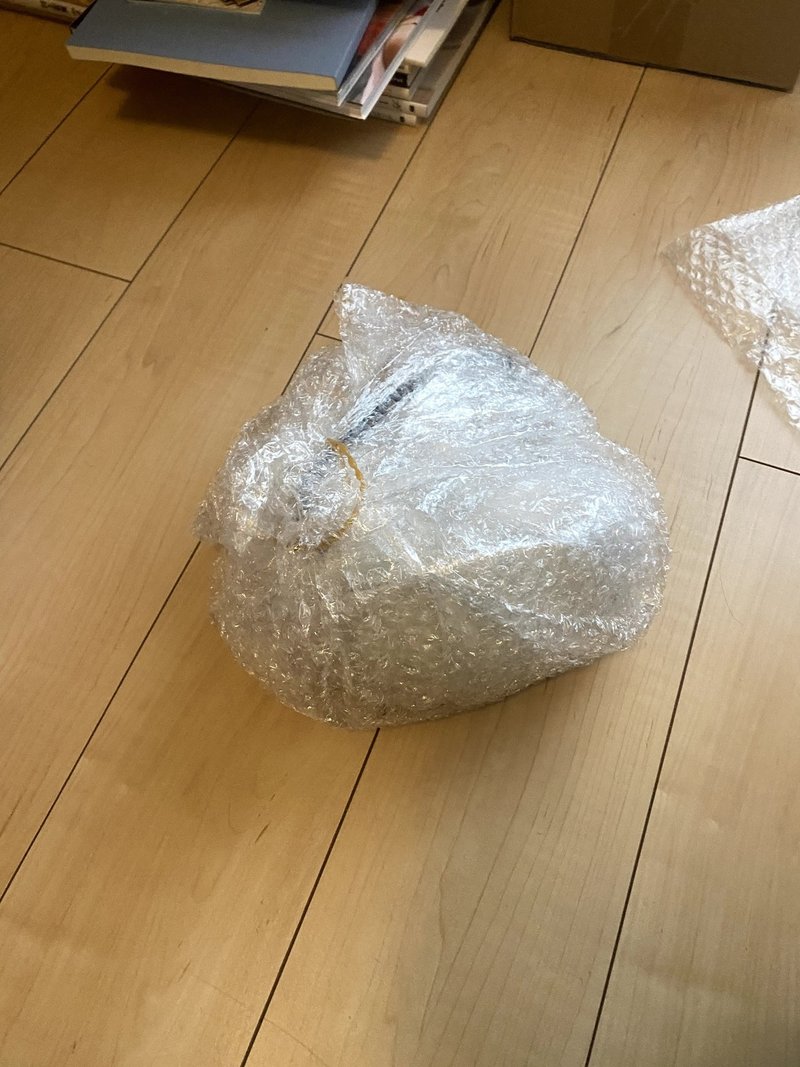 バキバキに割れて届いたランプシェードを金継ぎしました Miyachi0730 Note バキバキに割れて届いたランプシェードを金継ぎしました Miyachi0730 Note