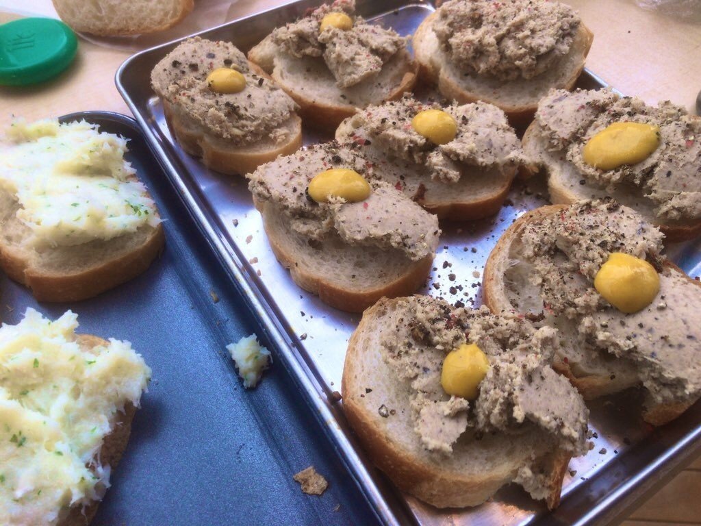 ウイスキーにコーヒー豆を浮かべる|Noriaki Kawanishi ウイスキーにコーヒー豆を浮かべる|Noriaki Kawanishi