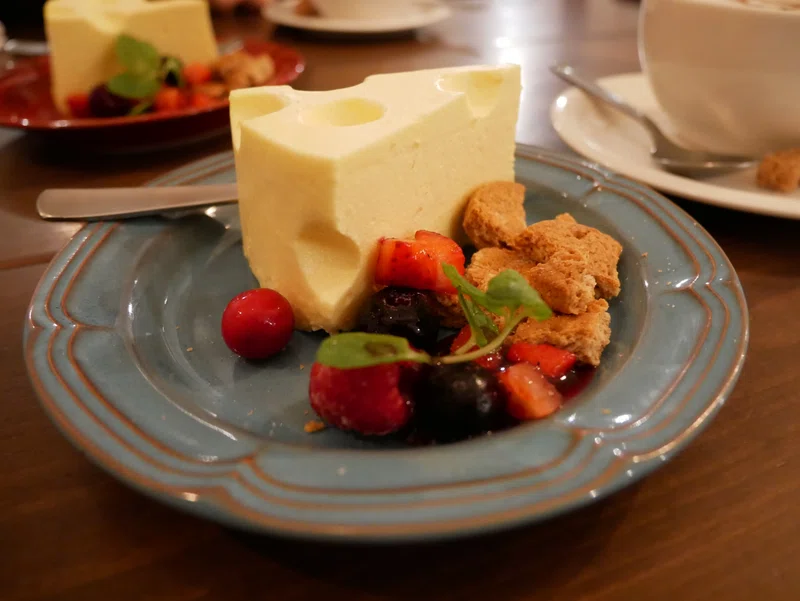 渋谷のバルでチーズケーキ 明かり Note
