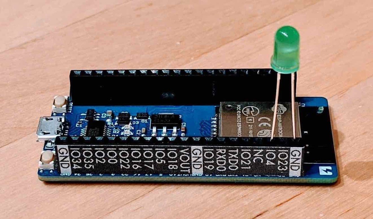 ESP32開発ボード ESPr Developer 32 にピンソケットを実装してみる