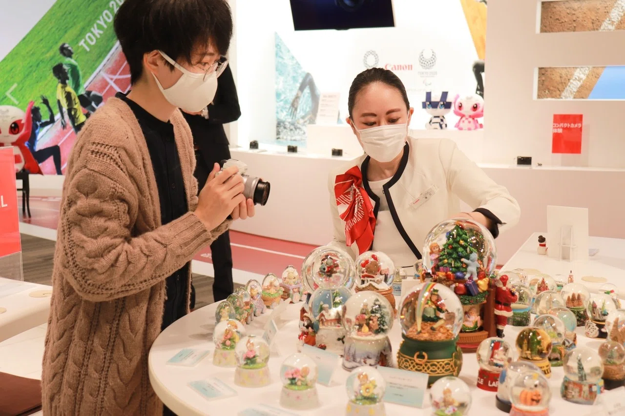 目指せ今年1番の「インスタ映え」!キヤノンプラザSのスノードーム展に 目指せ今年1番の「インスタ映え」!キヤノンプラザSのスノードーム展に