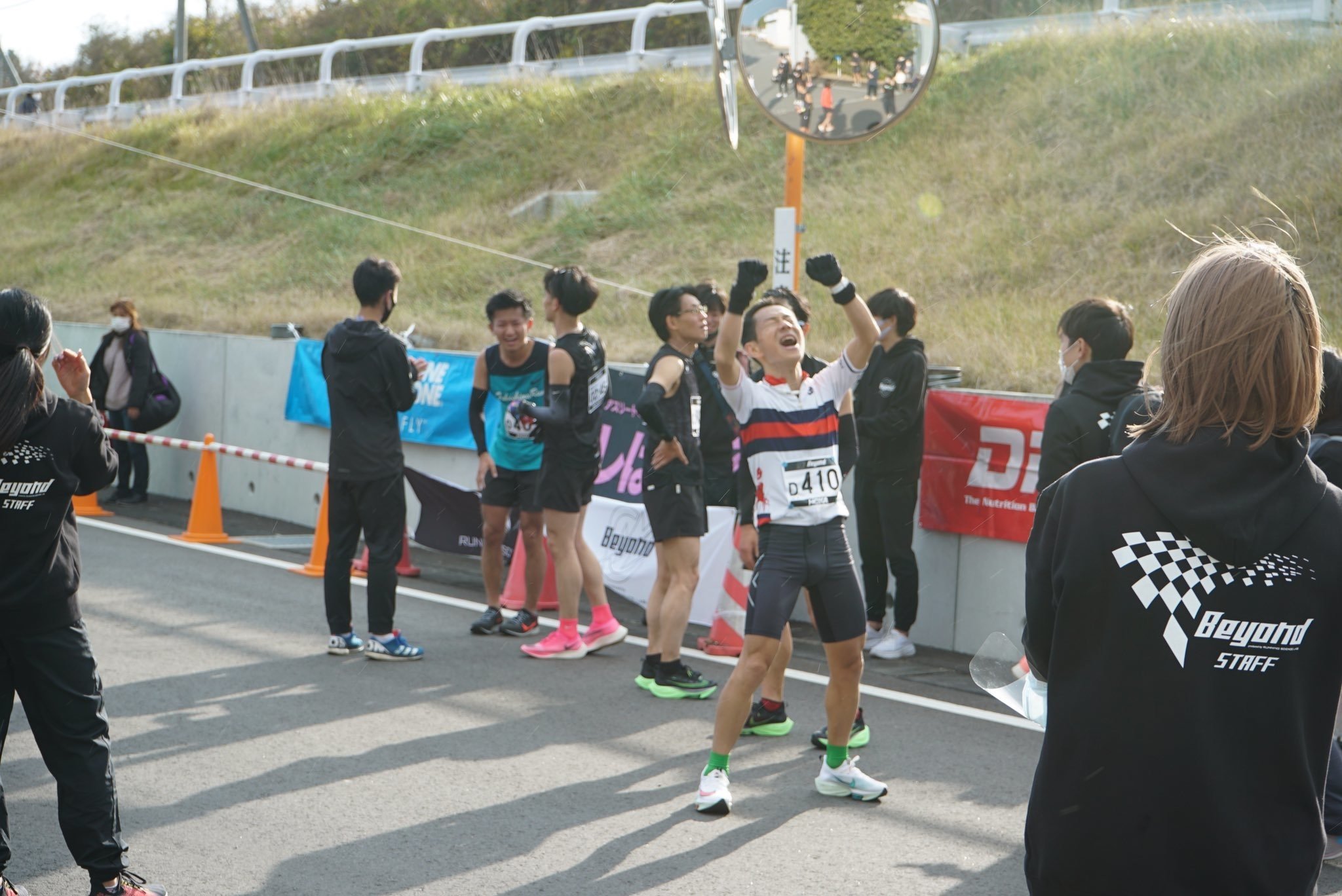 ランナーのシルエット（SVG、PNG、JPG）。スプリントを生き抜くためのインスピレーションあふれるフィットネス名言。マラソンランニングのデジタル昇華デザイン。商用利用可  - Etsy 日本, image size:2048x1368