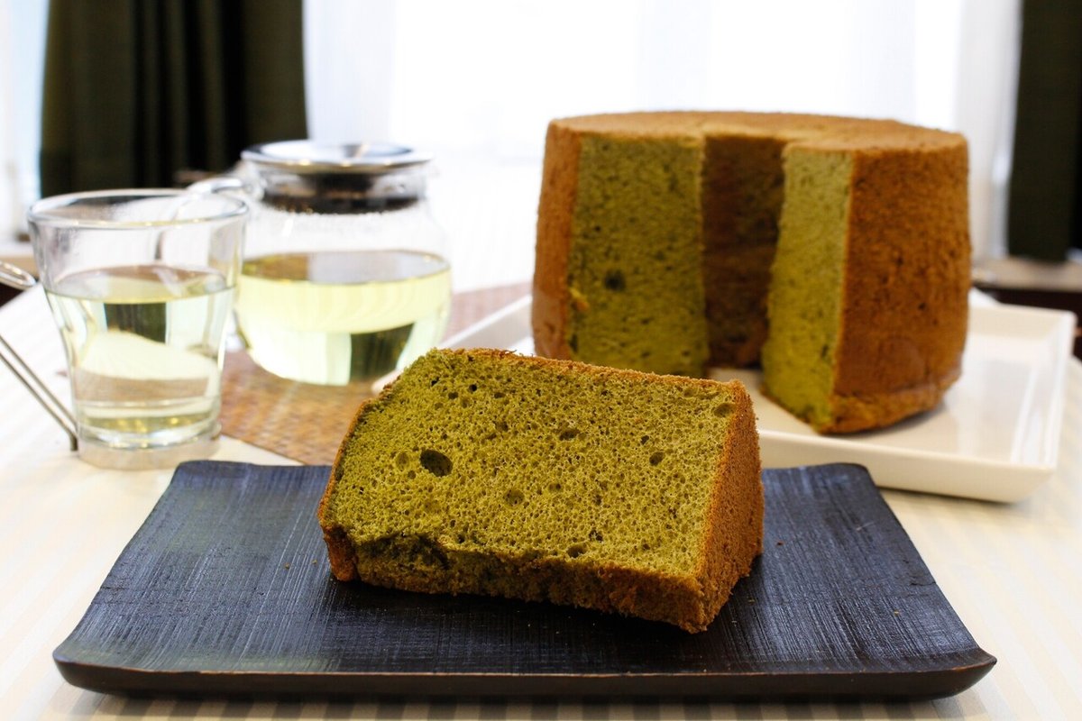 シフォンケーキと野草茶