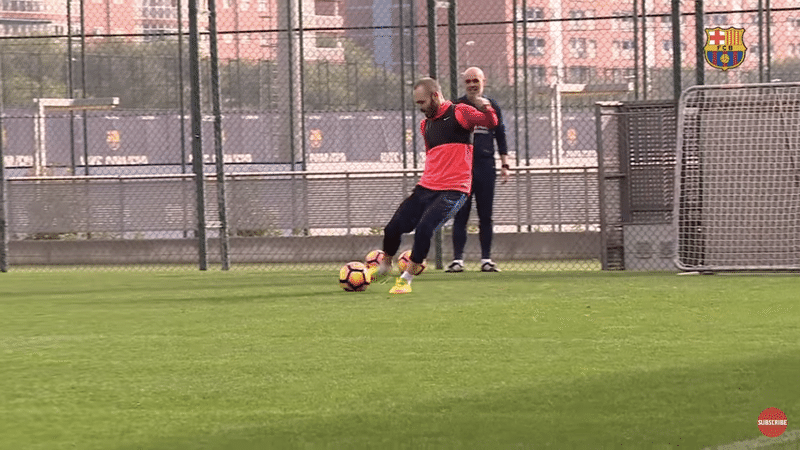 インサイドキックの考察 イニエスタ Footballabo Note インサイドキックの考察 イニエスタ Footballabo Note