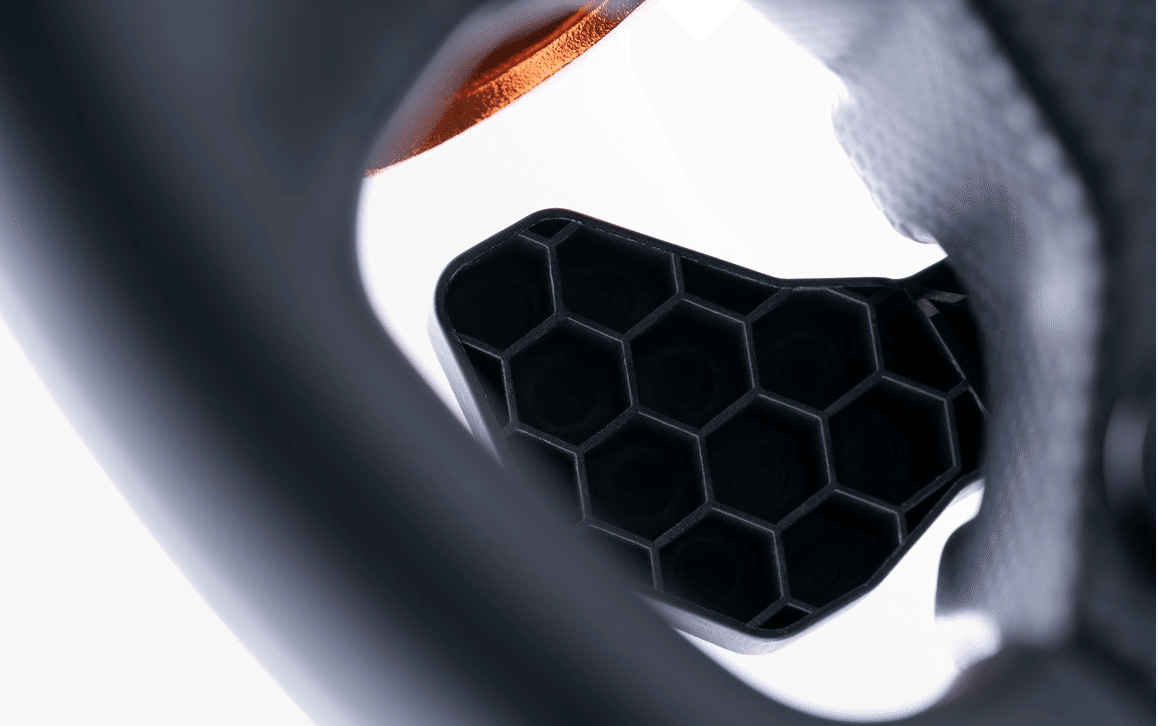 FANATECのCSL Elite McLaren（マクラーレン） GT3 V2ステアリングの