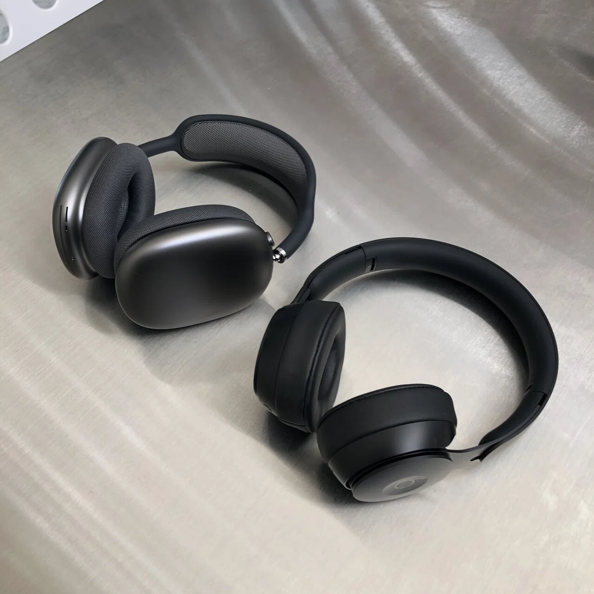 早い者勝ち！！APPLE AIRPODS with MAX SPACE GRAY