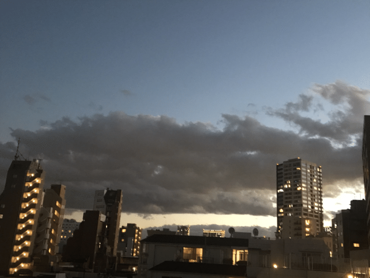 #darkness #ねずみ色 #群青色 #lapislazuli #夕焼け #sunset #灰色 #ピンクがかった空 #greyclouds #skythatispink #pinkgrey #clouds #yellowsky #ふゆ #winter