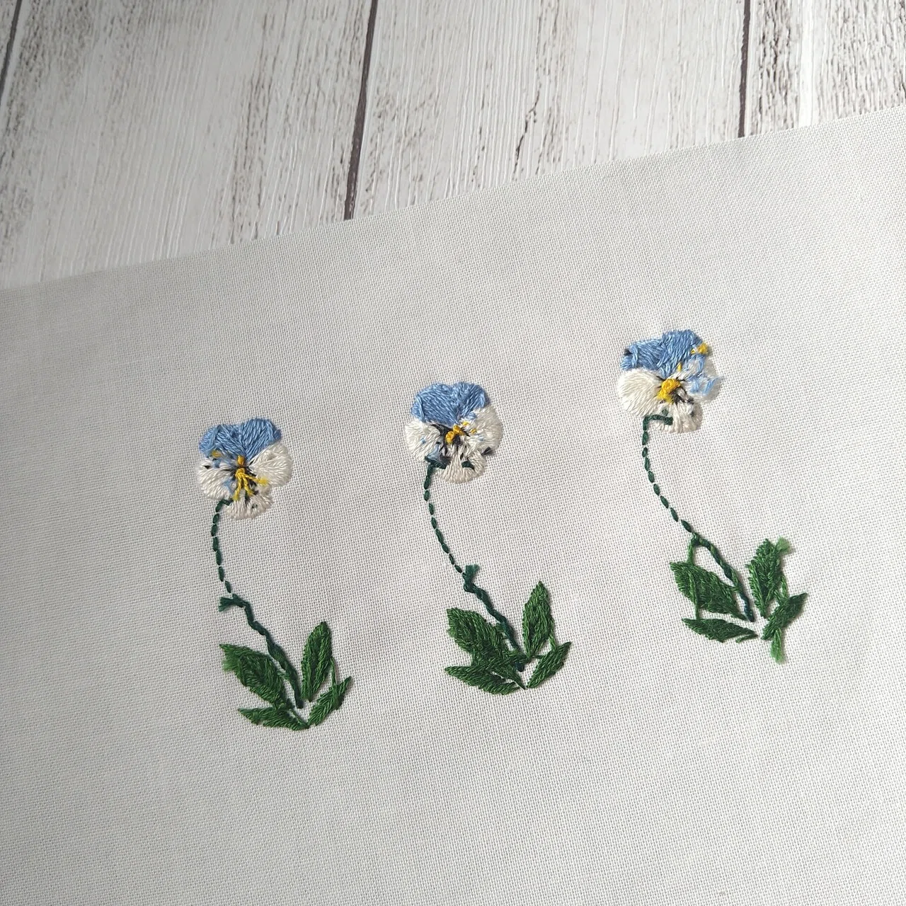 I love the back of embroidery🌿｜Apostrophe+s 刺繍雑貨作家