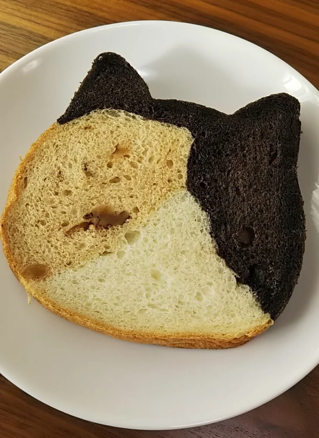 見て良し食べて良し、ねこねこ食パン|猫と山|note