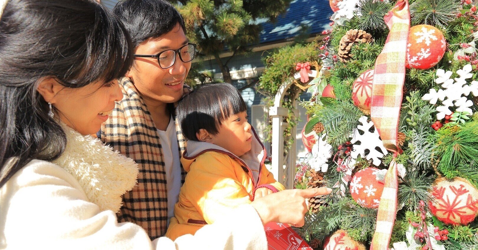 クリスマス家族ディズニーvol 4 自然な家族写真を撮ってくれる神キャストさん ディズニーフォトはやっぱり最高 イヴん家のディズニー旅記録 Note クリスマス家族ディズニーvol 4 自然な家族写真を撮ってくれる神キャストさん ディズニーフォトはやっぱり最高 イヴん家のディズニー旅記録 Note