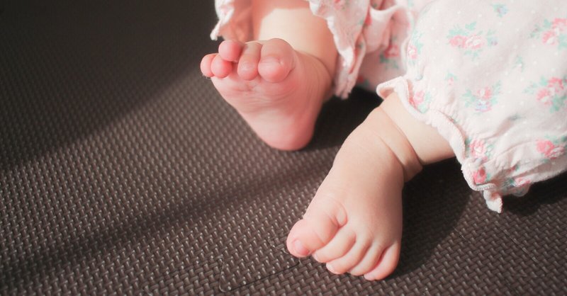 赤ちゃんが足をバタバタするのはなぜ 行動を理解して 赤ちゃんの気持ちを知る方法 くま 育児パパ Note 赤ちゃんが足をバタバタするのはなぜ 行動を理解して 赤ちゃんの気持ちを知る方法 くま 育児パパ Note