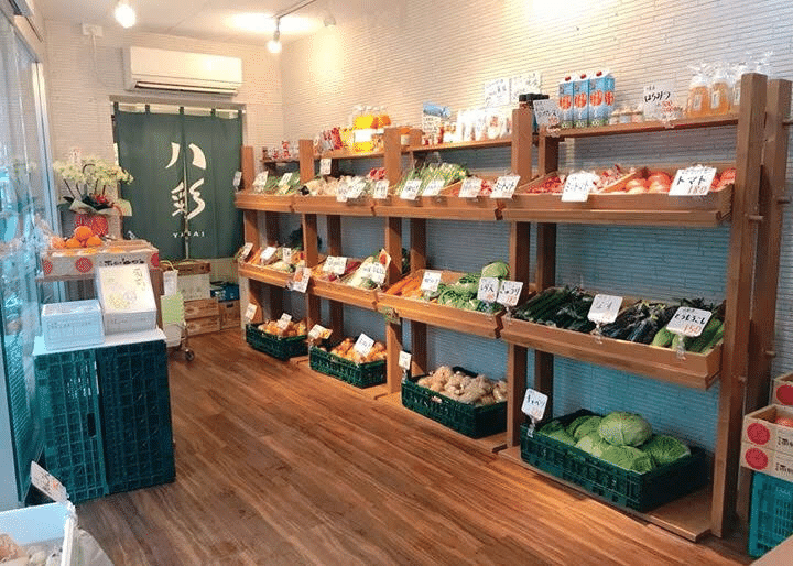 八百屋「八彩（YASAI）」様の2号店のオープンに伴いインテリア