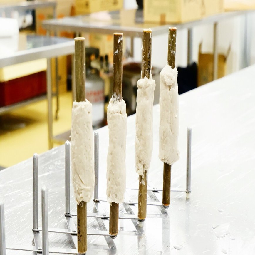 地元で愛され続けるソウルフード！青魚の風味豊かな「黒ちくわ」｜宮津