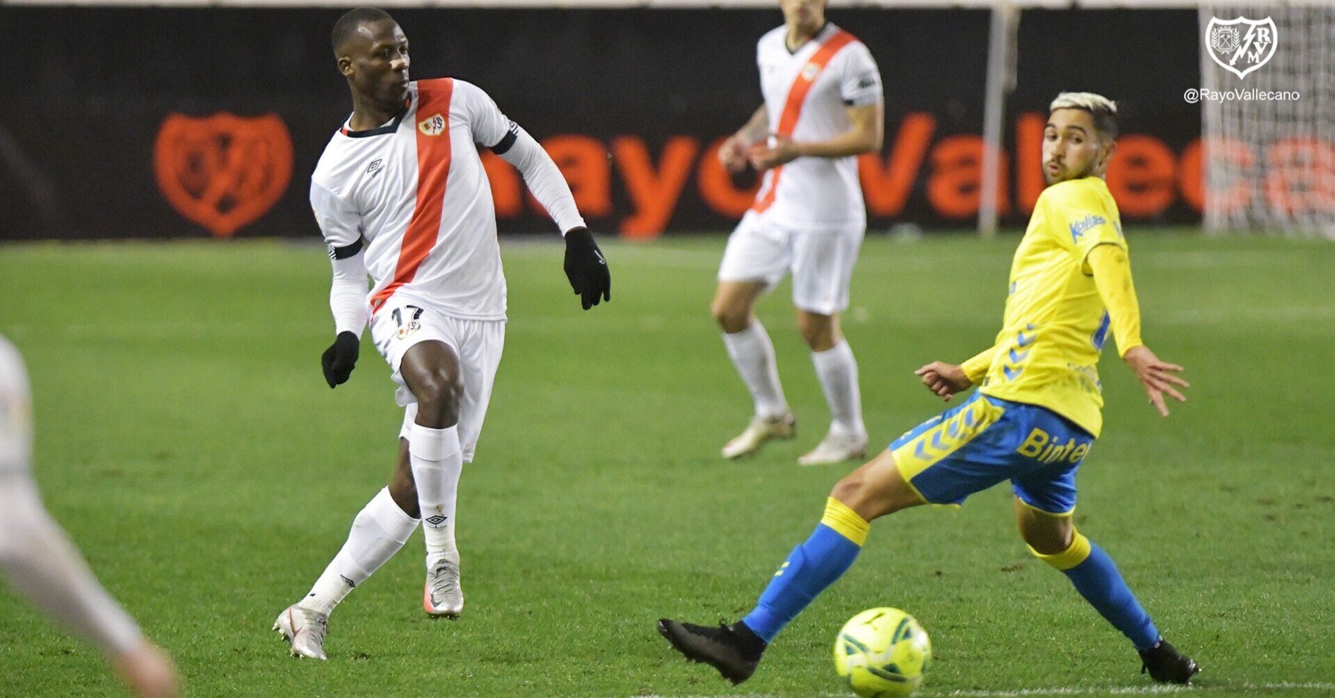 ビルドアップのベースのカタチはボランチがcbの間に降りることでも Cbとsbの間に降りることでもない 小嶋将太 アナリスト Note ビルドアップのベースのカタチはボランチがcbの間に降りることでも Cbとsbの間に降りることでもない 小嶋将太 アナリスト Note