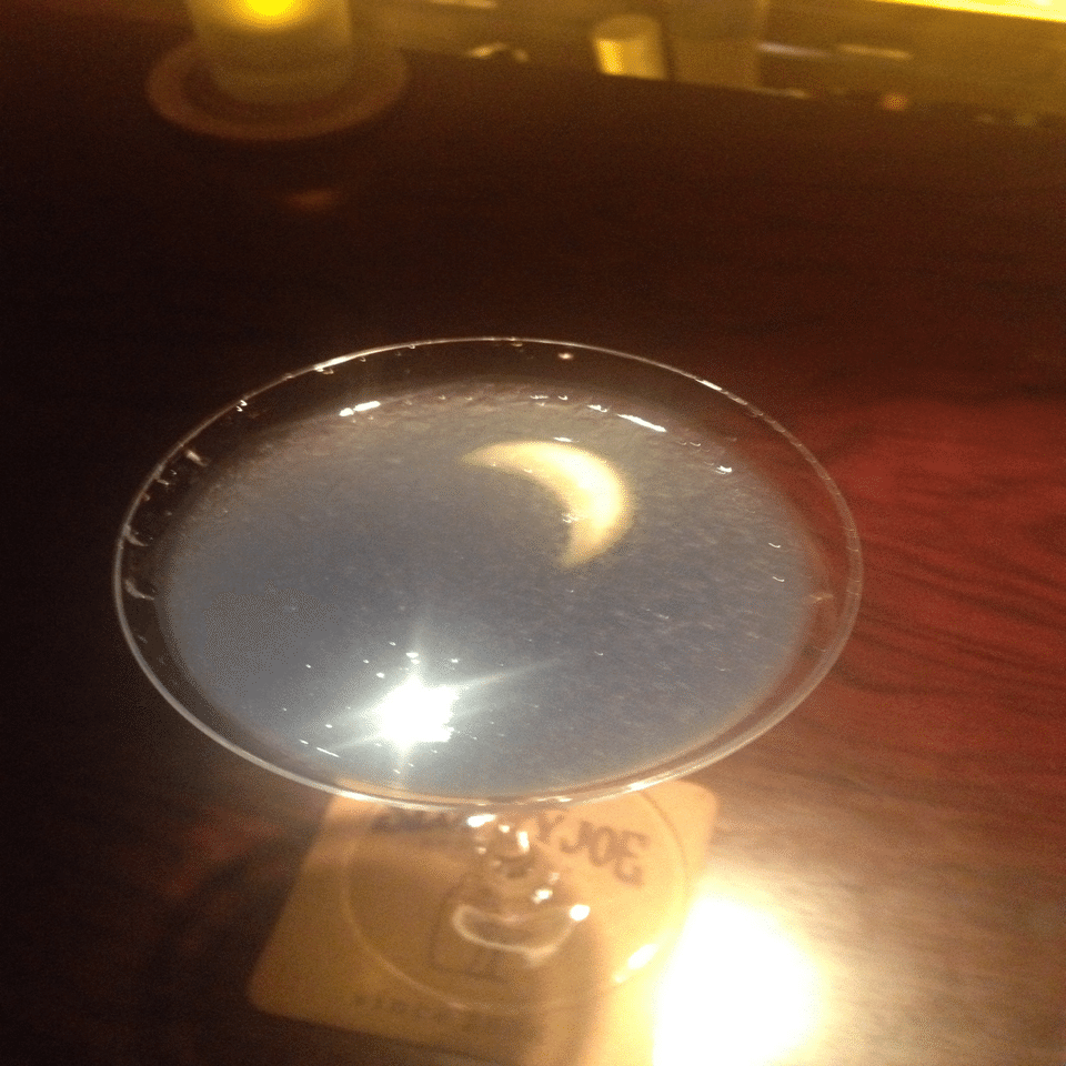 魅惑のカクテル 欠落を感じた夜に飲むブルームーン Markover 50 人生後半戦を愉しむ Note
