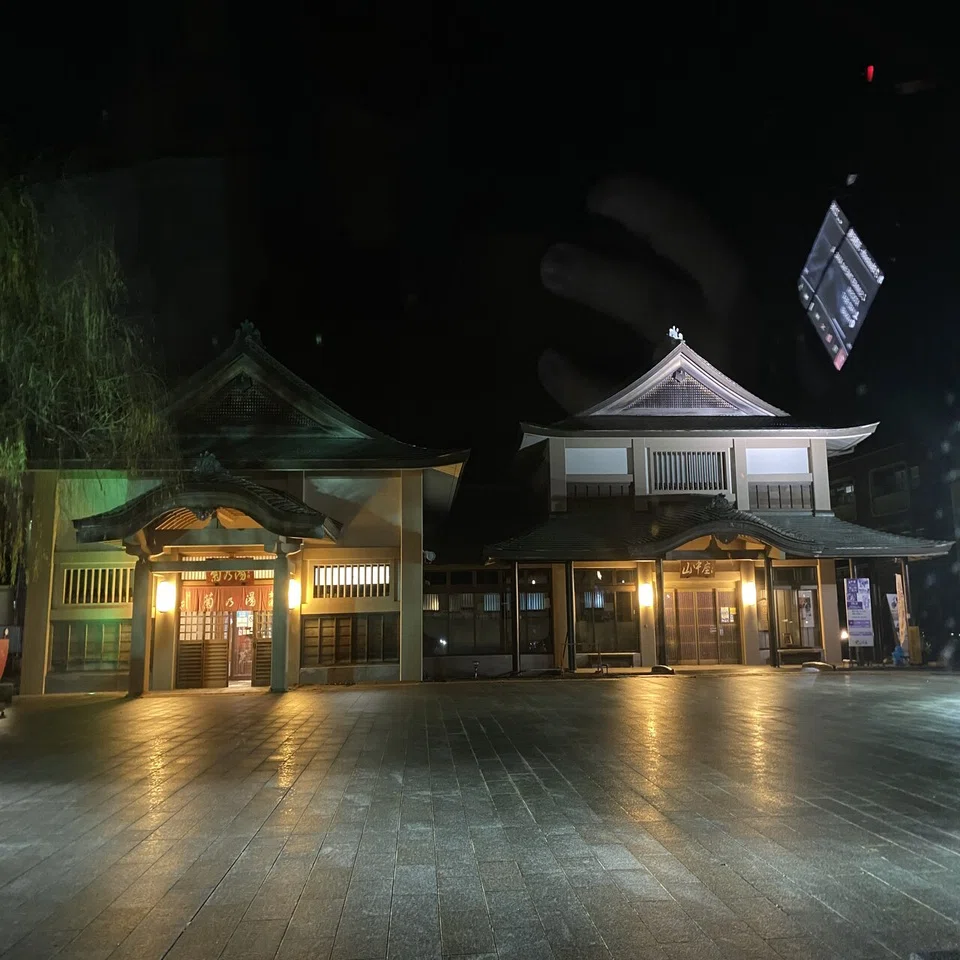 夜の街並みが幻想的 山中温泉 菊の湯 加賀市のおすすめスポット Noriaki Kawanishi 田舎暮らしデザイナー Note