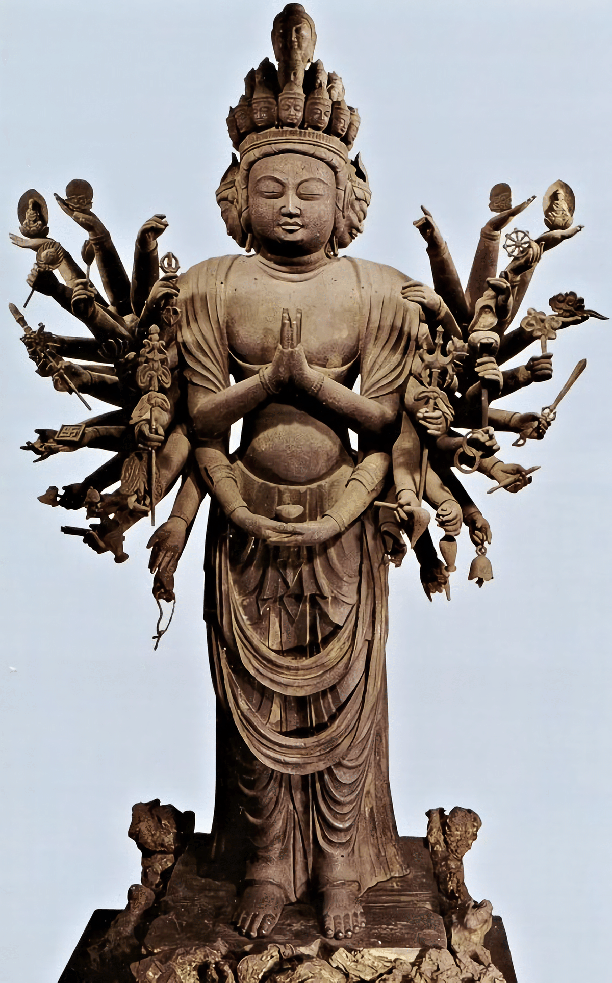 井波彫刻 聖観音菩薩立像 蓮の花の台座付き 大型 高さ約65cm