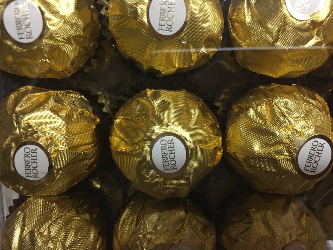 チョコ菓子空ケース このチョコは全部で30個入り ドンキホーテだと夢価格 の激安で980円 家主はこのチョコケースは捨てません 趣味の物を入れて部屋に飾るのが趣味です 透明のプラスティックケースはコレ 夜カフェ子 彡時間泥棒 雑談図書館 Note