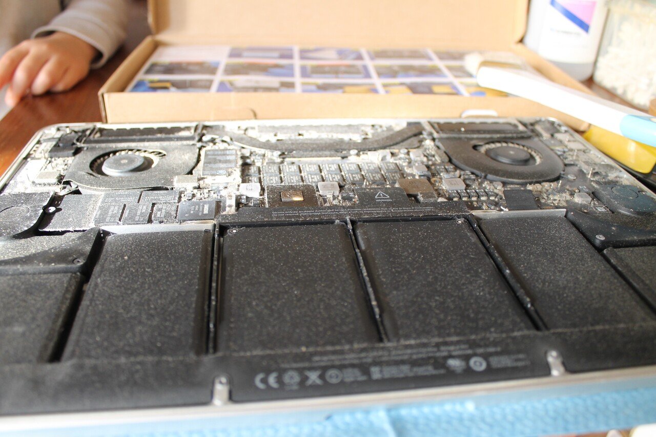 MacBook Pro (Retina, 15-inch, Mid 2012)バッテリー交換