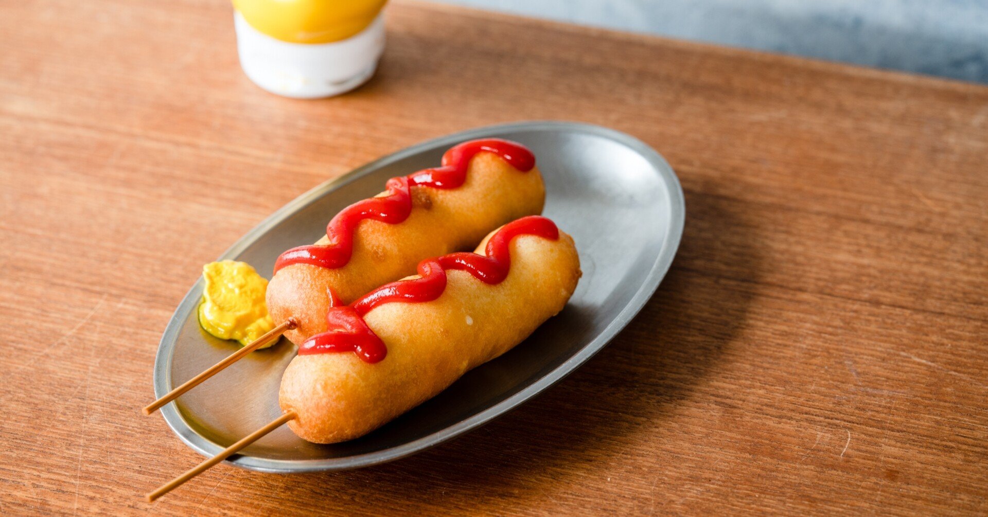 モッツァレラチーズと魚肉ソーセージのアメリカンドッグ Reizoko Ni Almonde 冷蔵庫にあるもんで Note