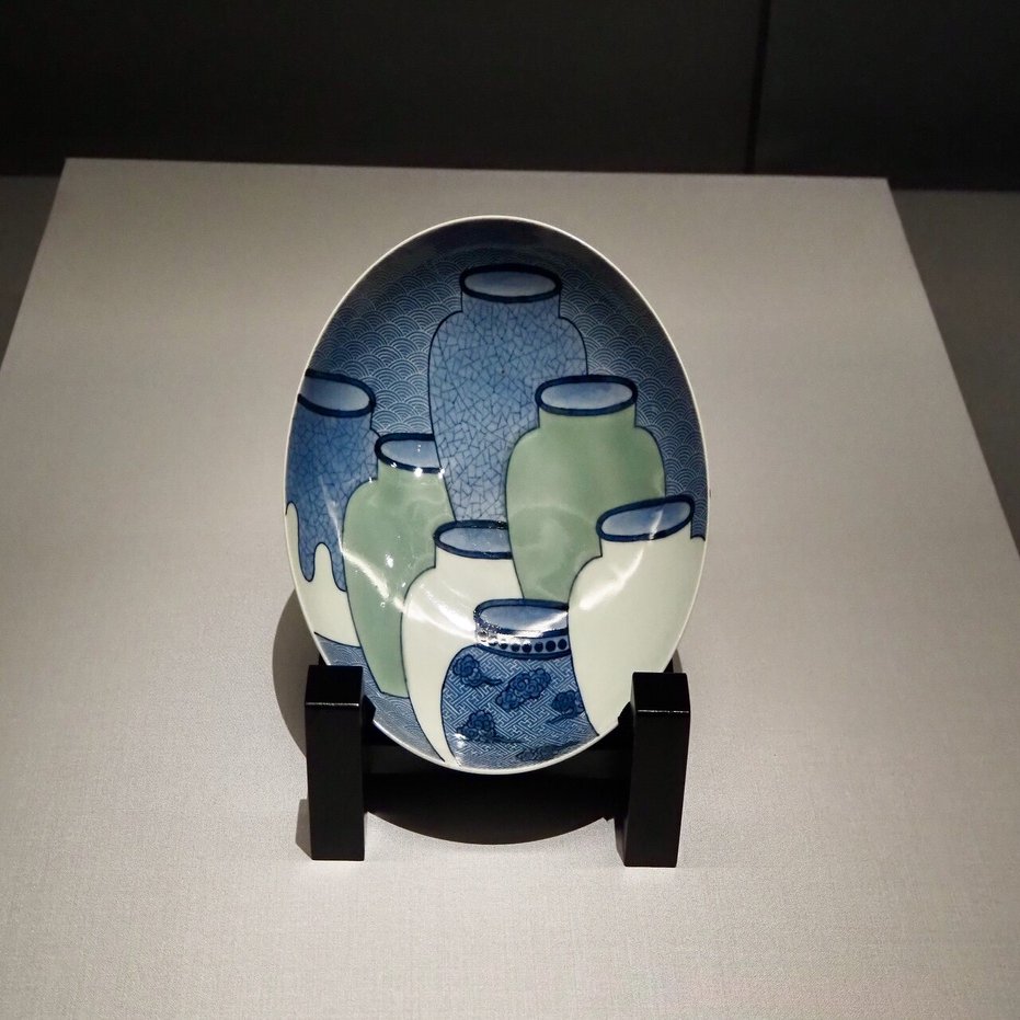 鍋島」に描かれた7つの壺の謎。勝手に推理！そしてお皿からは食べ物が