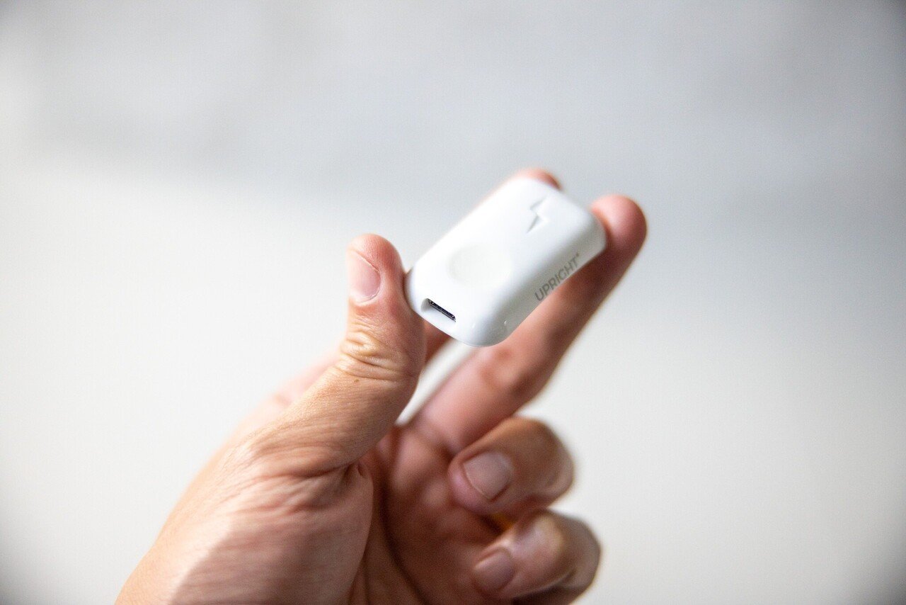 UPRIGHT GO2 姿勢サポート スマホ連動 国内正規品 未使用・猫背 にも UPRIGHT GO 2 Posture Trainer」レビュー！ 猫背の姿勢を検知し