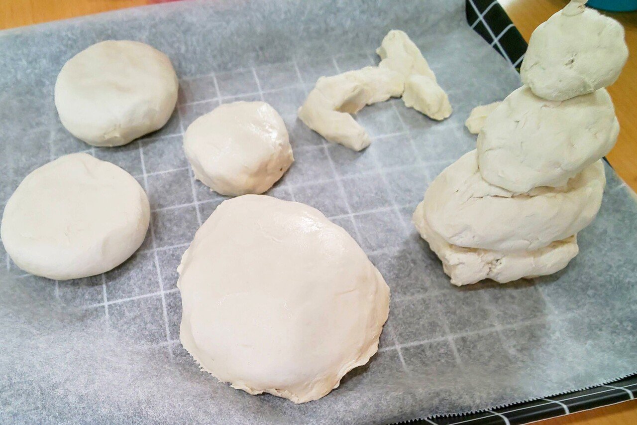 21年 お正月 石粉ねんどで 鏡餅風の飾り を子どもと一緒に作ってみたよ 倉田 エリ ルームスタイリスト 暮らし改善コンサルタント Note