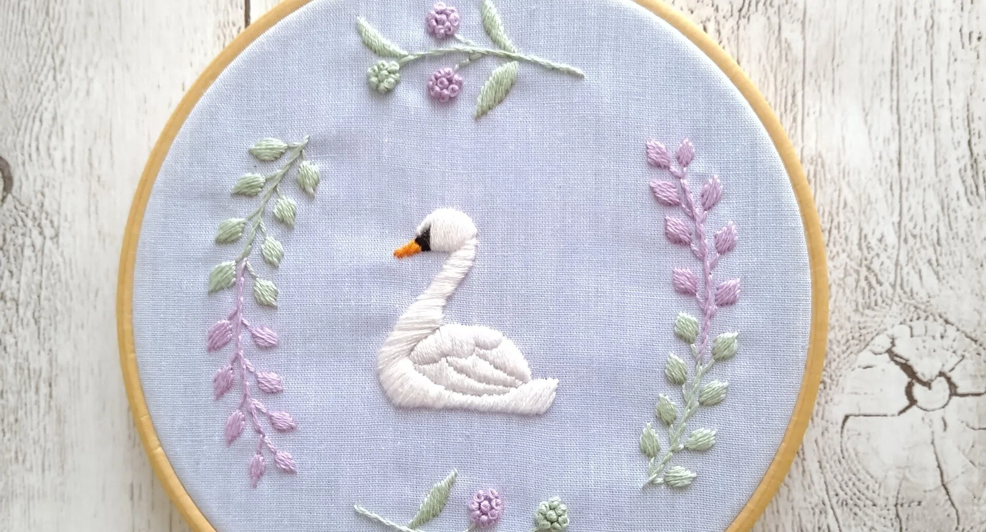 スワンの刺繍枠キットを作ろう* ステップ1 〜白鳥の刺繍〜｜Apostrophe